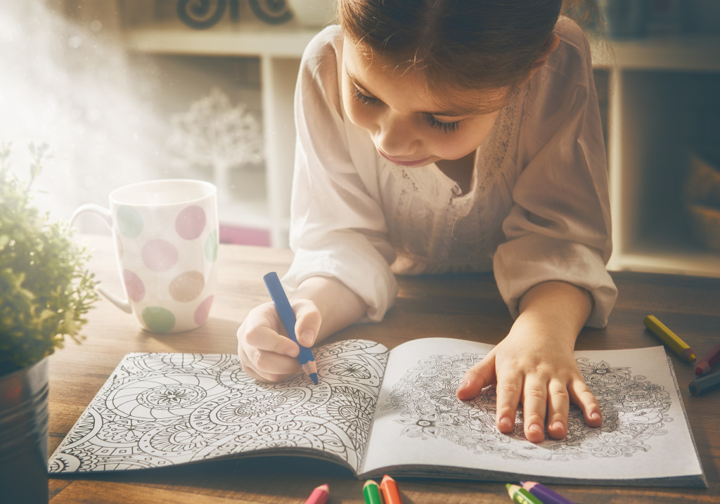 Activités créatives pour occuper les enfants à la maison 